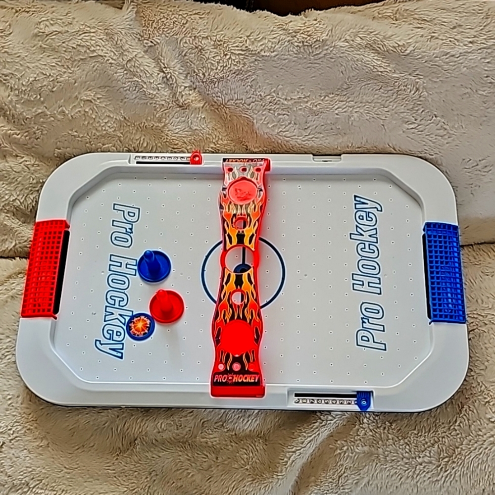 Tabletop airpowered air hockey